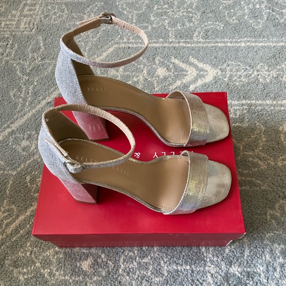 Kelly & Katie Caital Heels Silver 7M - Picture 5 of 17
